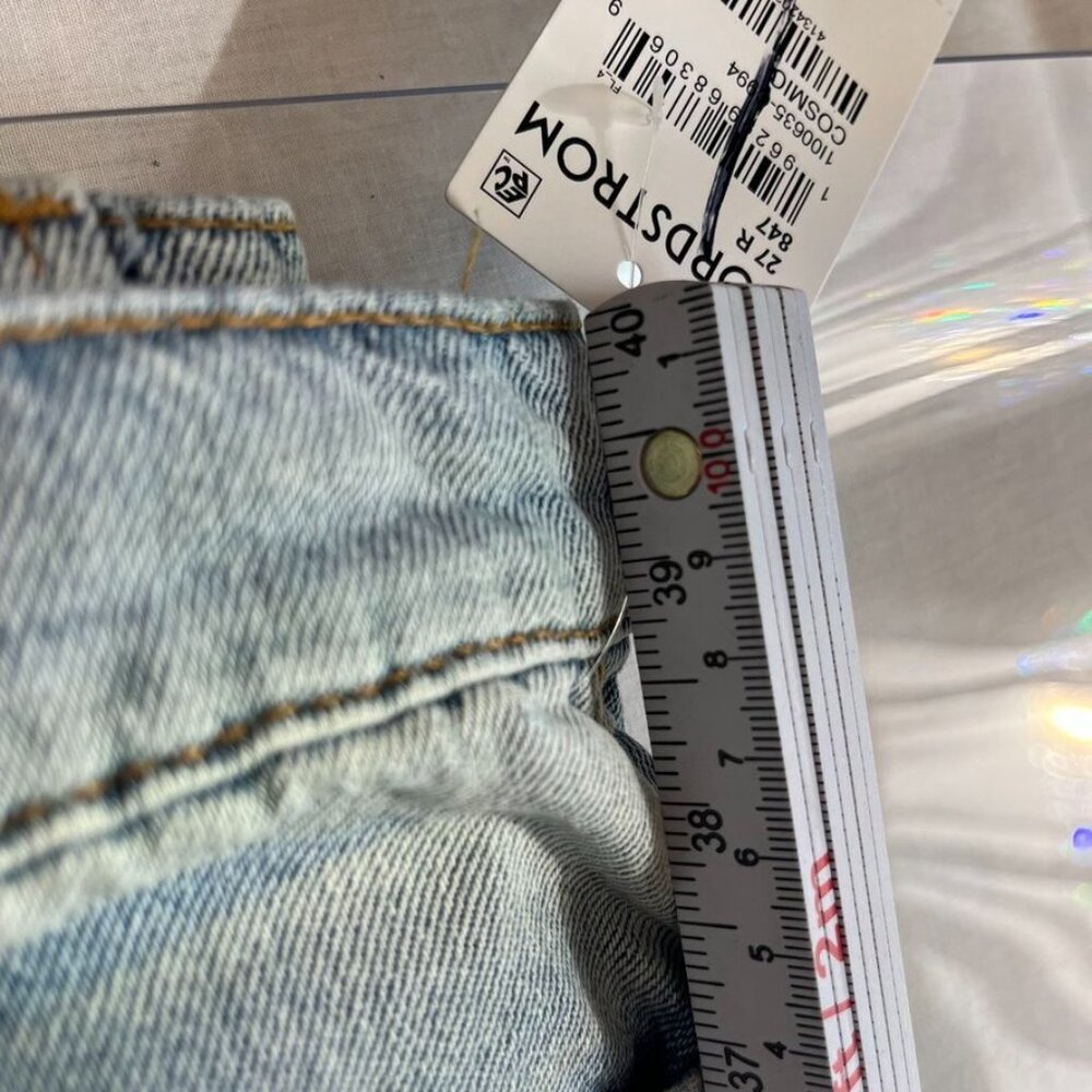 NEW BDG Urban Outfitters Mom High Rise Distressed Jeans 24 Light Wash - Picture 8 of 13